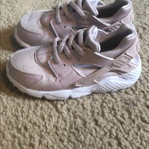 Size 10 girl Nike Huarache Run Shoes